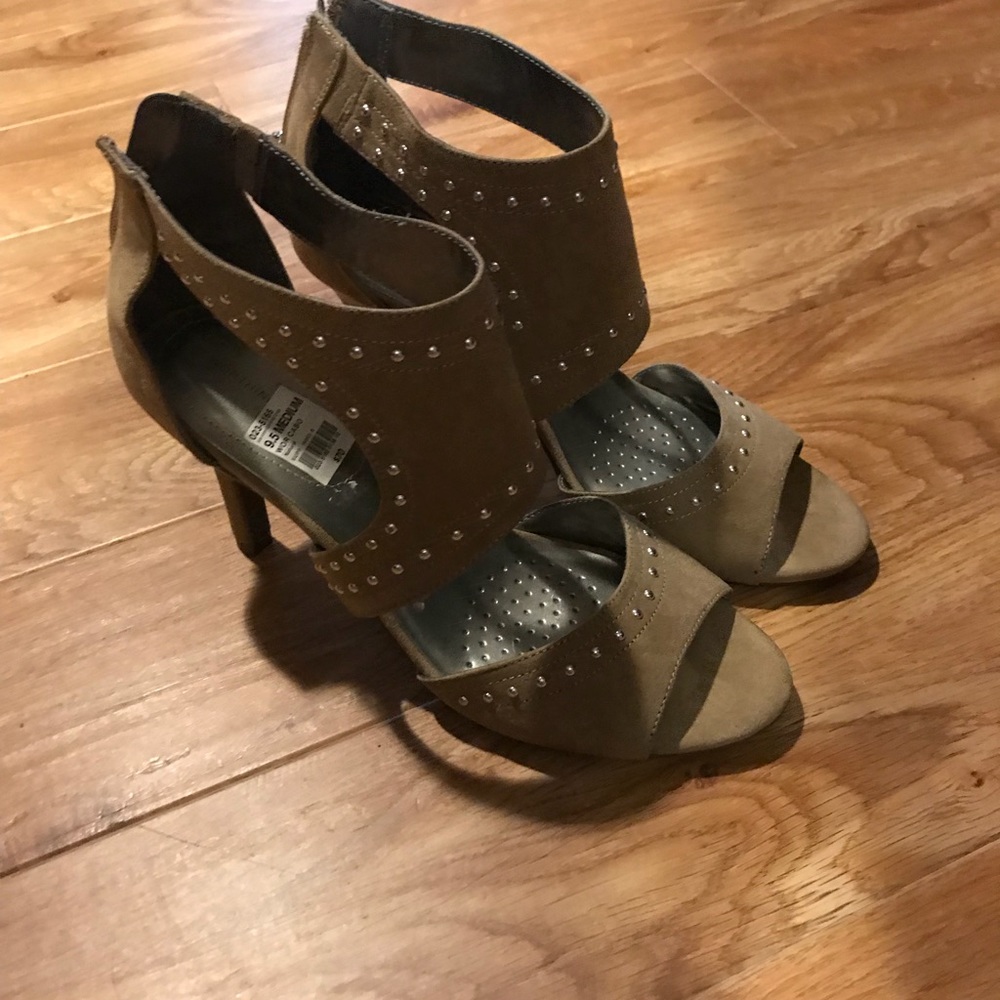 Brand new heeled sandals